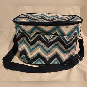 NWOT **Never Used Chevron Pattern Insulated Cooler Bag - Teal & Navy
